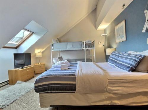 LilBear- AC, Pool, Sauna, Hot Tub, Near Resort