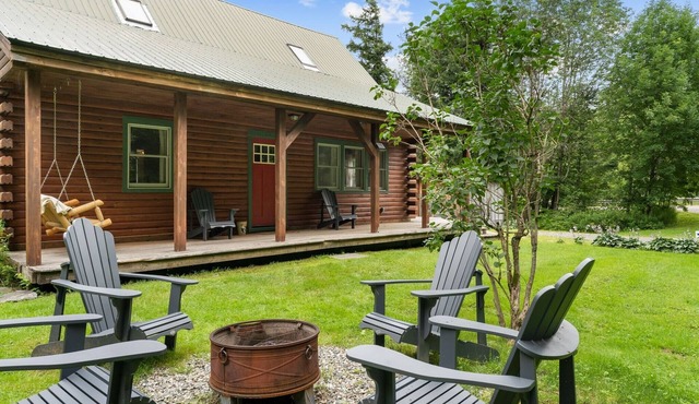 Log Cabin | 3 Min to Smuggs | Dog-Friendly