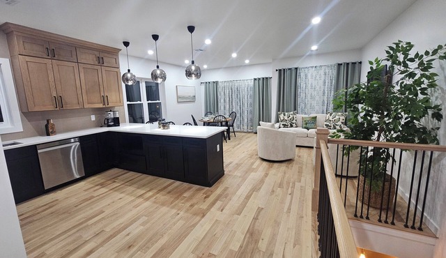 Luxury 3-bedroom apartment in welcoming Newark, minutes from MAJOR INTERNATIONAL SPORTING EVENT, NYC, EWR.
