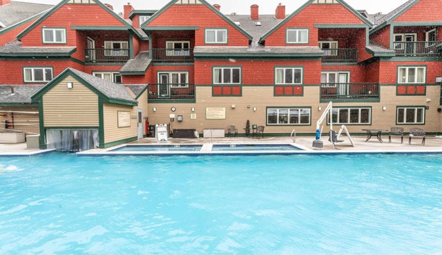 Luxury 3BR Penthouse | Sauna + Fireplace