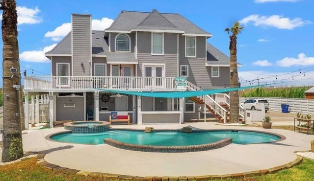 Luxury Beach Estate Ocean view, Pool, 360° Deck&Beach Access 20%off last minute
