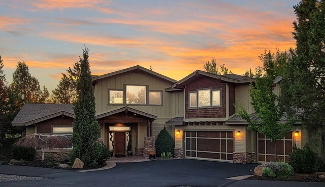 Luxury Home- On the Golf Course w/Private Hot Tub