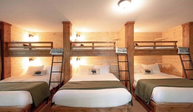 Luxury Log Cabin | Sleeps 13 | 2 King Suites