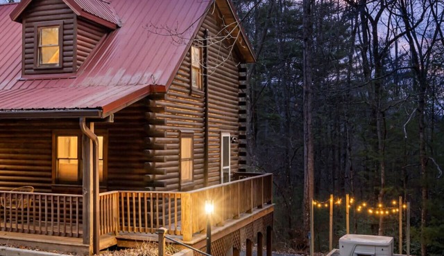 Luxury Stay: HGTV Log Cabin*Hot tub*Arcade*EV*Fire Pit*Nature