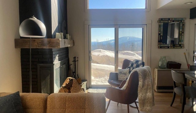 Magnificent VIEWS at this Bromley Peru House!