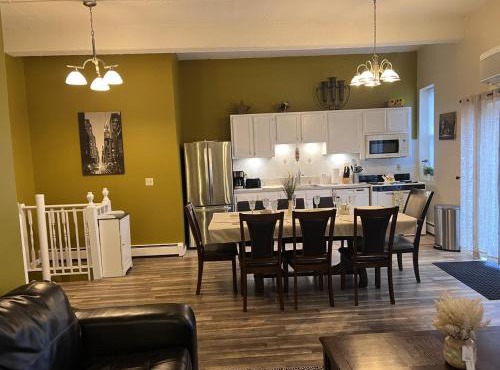 Mega Stunning Skyline View - APT 4-5 Combination - 6 Bedroom - Sleeps 25 - 15 mins to NYC