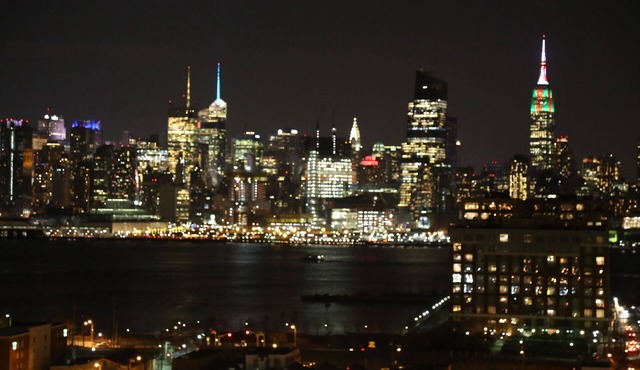 Mid-Town View Apt 2 - 15 Minutes To NYC 4BR'S!