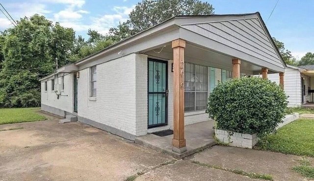 Modern 2-bedroom townhome in lively Memphis near Beale St