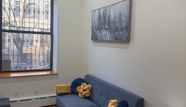 Modern Brownstone Private 1-Bedroom Apartment, 20 mins to Times Square