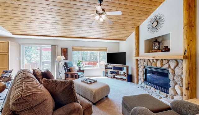 Modern home with washer/dryer, central AC, fireplace & deck