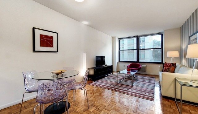 Modern Jersey City One Bed in Luxury Building