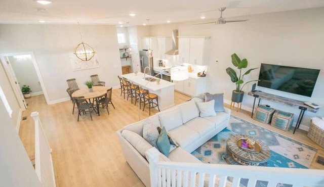 Modern retreat close to downtown