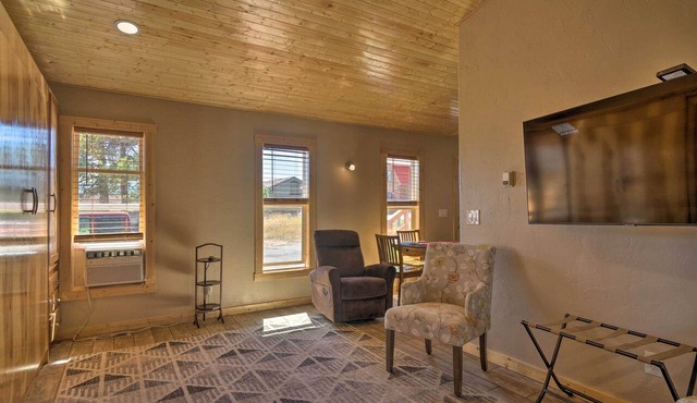 Mountain Cabin, Walk to Dining/Memorial Park!