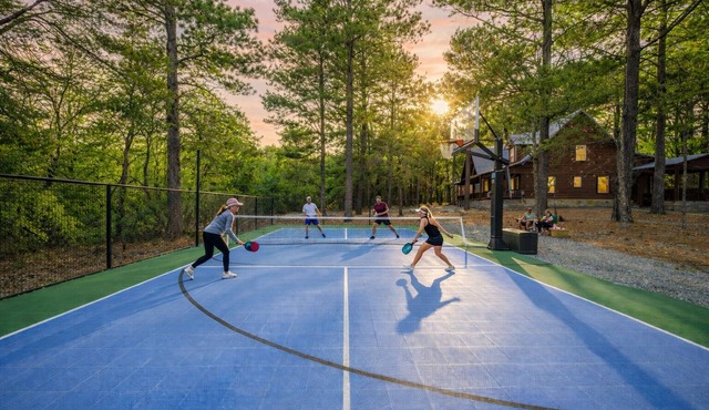 Multisport court + Theater + Pool Table + 4 King Beds + Privacy & Prime Location