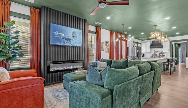 Mustafa’s Retreat Modern Crosstown Oasis