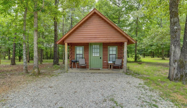 Near Trails! Ozark Mtn Hideaway w/Fire Pit, Grill