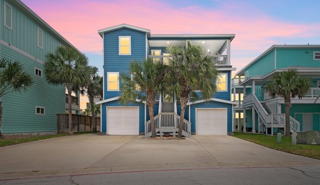 New Listing! Gulf Views.