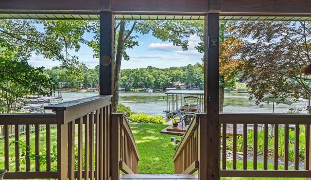 New Listing! Peaceful lake home on beautiful Lake Hamilton w/dock access!