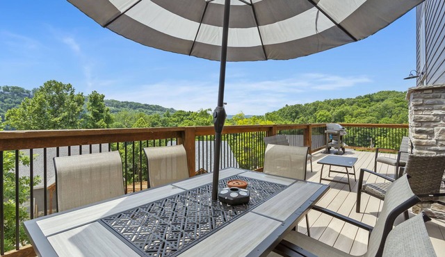 NEW PRIVATE HOT TUB! Pop's Fishing Cabin Lake Views & DISCOUNTS