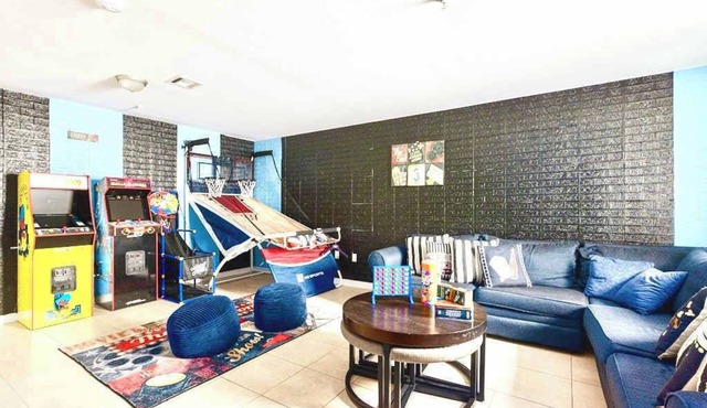 Newark Gem | Entire Property | 6 BR | Sleeps 16