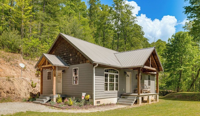 On 18 Acres! Secluded Leicester Home w/Fire Pit