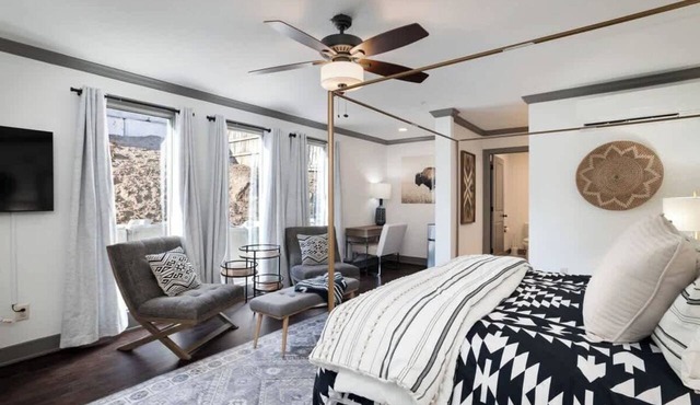 Parkville Main St Charmer 1BR King+Shops+Eats