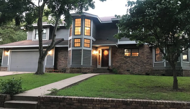 Peaceful 5-bedroom house in charming Tahlequah just 3 minutes from town