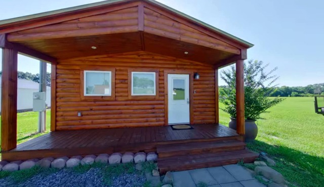 Peaceful Cabin on the Caddo River and Close to State Parks for an Amazing Family Vacation in Glenwood, Arkansas