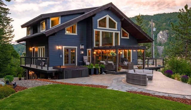 Peaceful mountain home | Seclusion | Views | Hot tub | Dogs OK