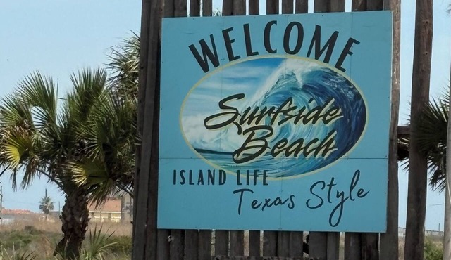 Perfect 1-bedroom RV getaway located in Surfside Beach.