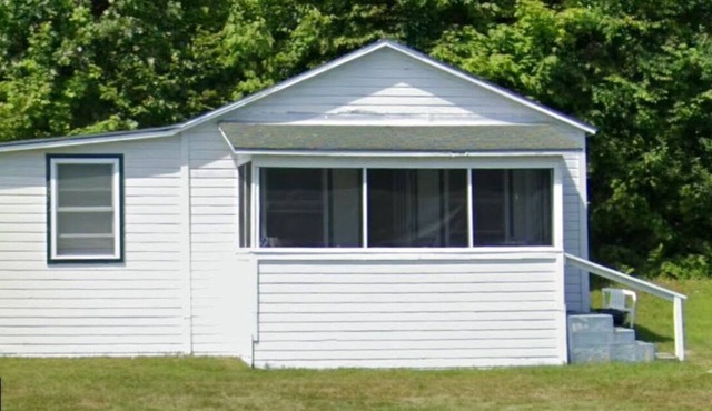 Perfect 2-bedroom Lake Dunmore cottage in Salisbury for a relaxing getaway.