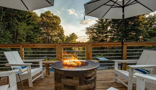 Pool Haus - SPECTACULAR property, Hot Tub, Private Pool; Asheville Destination!