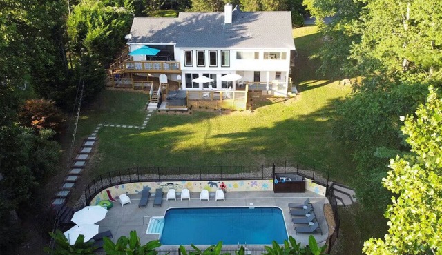Pool 🏊‍♂️ Hot Tub 💦 Game Room 🎯 Family & Pet Friendly 🐾