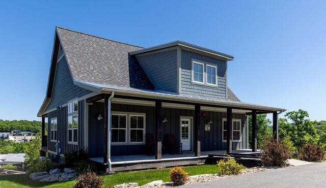 Poolside Cabin #11 (3 bedroom cabin, Modern, Scenic Views, oversized deck.)
