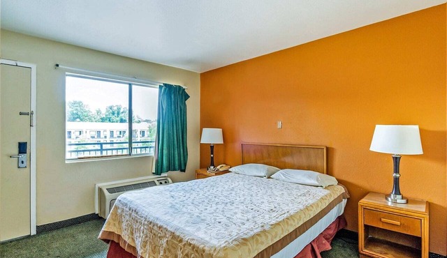 Premium Queen Bed Smoking