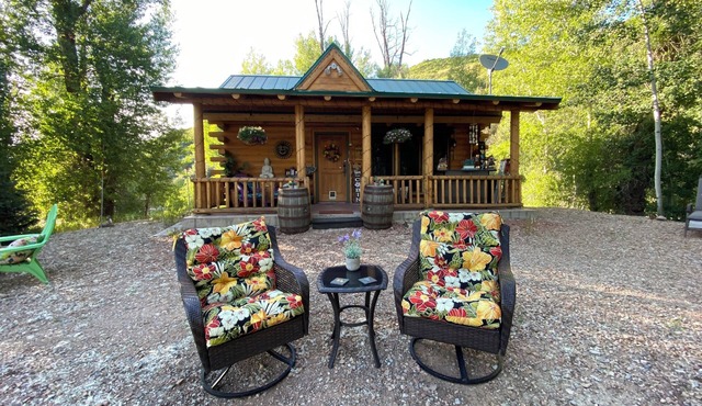 Private Riverfront Hygge Cabin