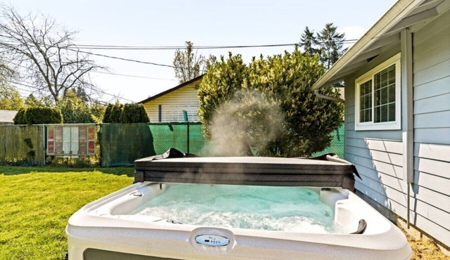 Puddles` Retreat with Hot Tub & Game Room