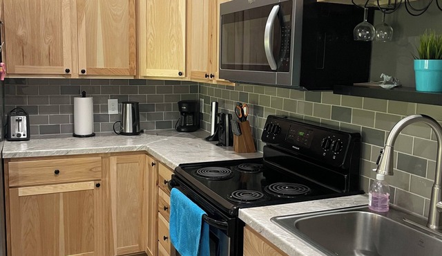 Quiet Escape: 2-bedroom cottage near Lake Barkley in Cadiz KY