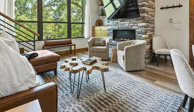 Riverside Retreat for Large Families and Groups