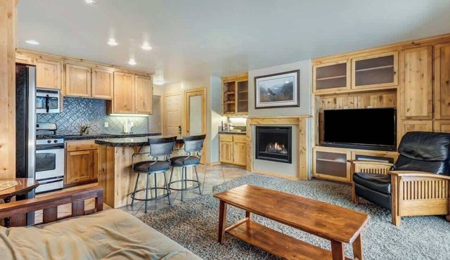 Rustic Pet-Friendly Second Floor Condo