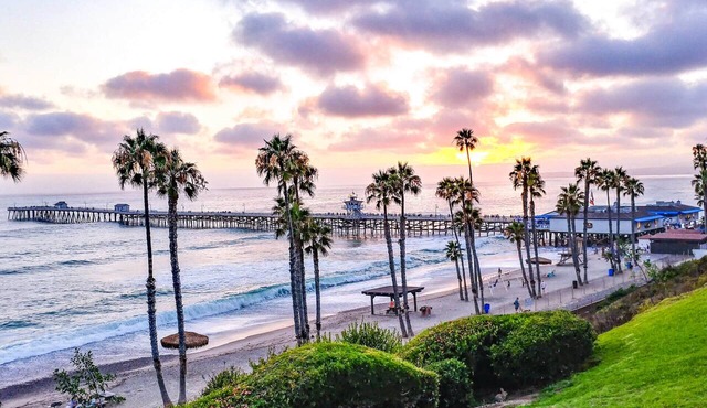 San Clemente Pier & Restaurants Steps from 2 Queen Beds Room | Free Parking