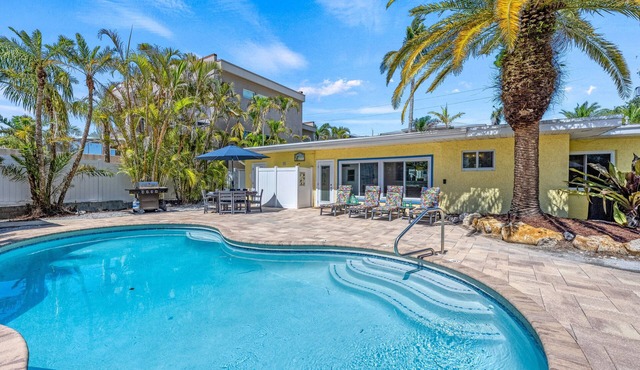 Sandy Rocks | Ultimate Bundle: 2 Private Pet Friendly Homes, 2 Private Heated Pools, Walk to Beach!