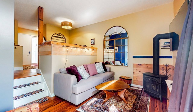 Secluded condo with pool, tennis court, sauna, & grill access - W/D and AC