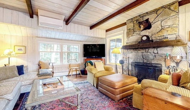 Secluded home with game room, private hot tub, golf, river & mtn views, firepit