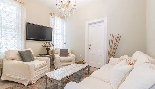 Shabby chic villa 10 min to NYC - Private Parking