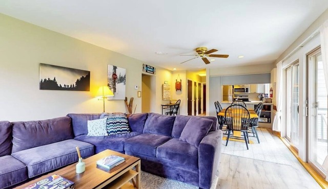 Ski-in/ski-out third-floor condo, lift views, pools, fireplace, balcony, & Wifi