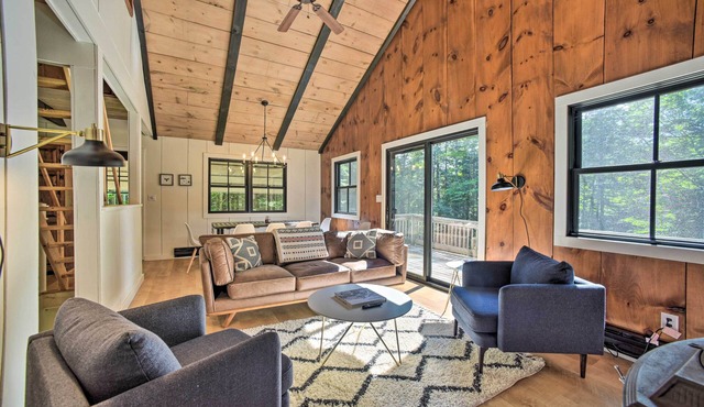 Sleek Cabin w/Deck, 8 Miles to Mount Snow & Hikes
