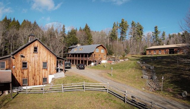 Sleeps 30! 2 Cabins, 10 Bedrooms, 3 Kitchens, Hot Tub, Fireplaces, Game Rooms