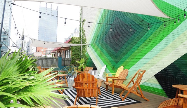Sleeps 8 | 4 SoBro Suites Near Bars, Dining & Live Music – by AvantStay