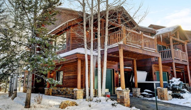Slopeside Chalet 100 I Hot Tub I Great Views I Bunk Room I Work Space I Discounted Attractions